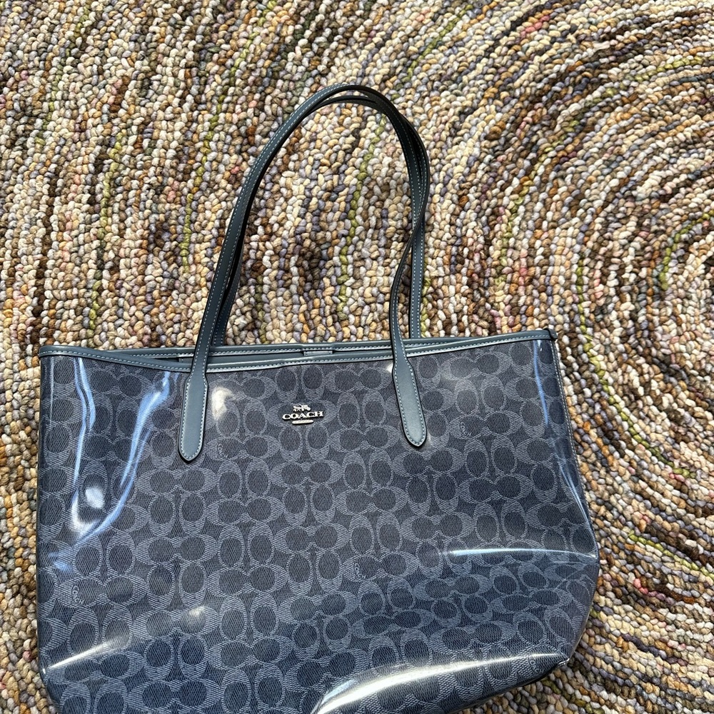 Like new Coach Navy Signature Tote Bag